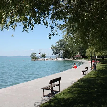 Tatil Evi Felesegem Akarattya Vendeghaz Balatonakarattya